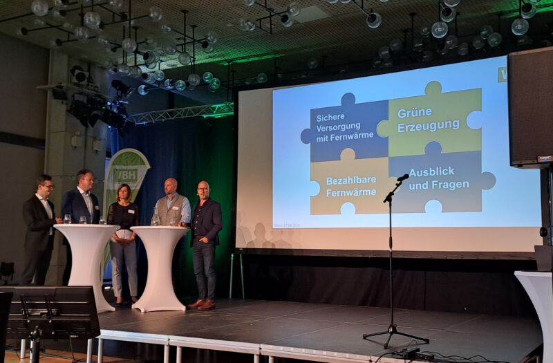 Die VBH-Geschäftsführung bei der 2. Bürgerinformationsveranstaltung in Hoyerswerda